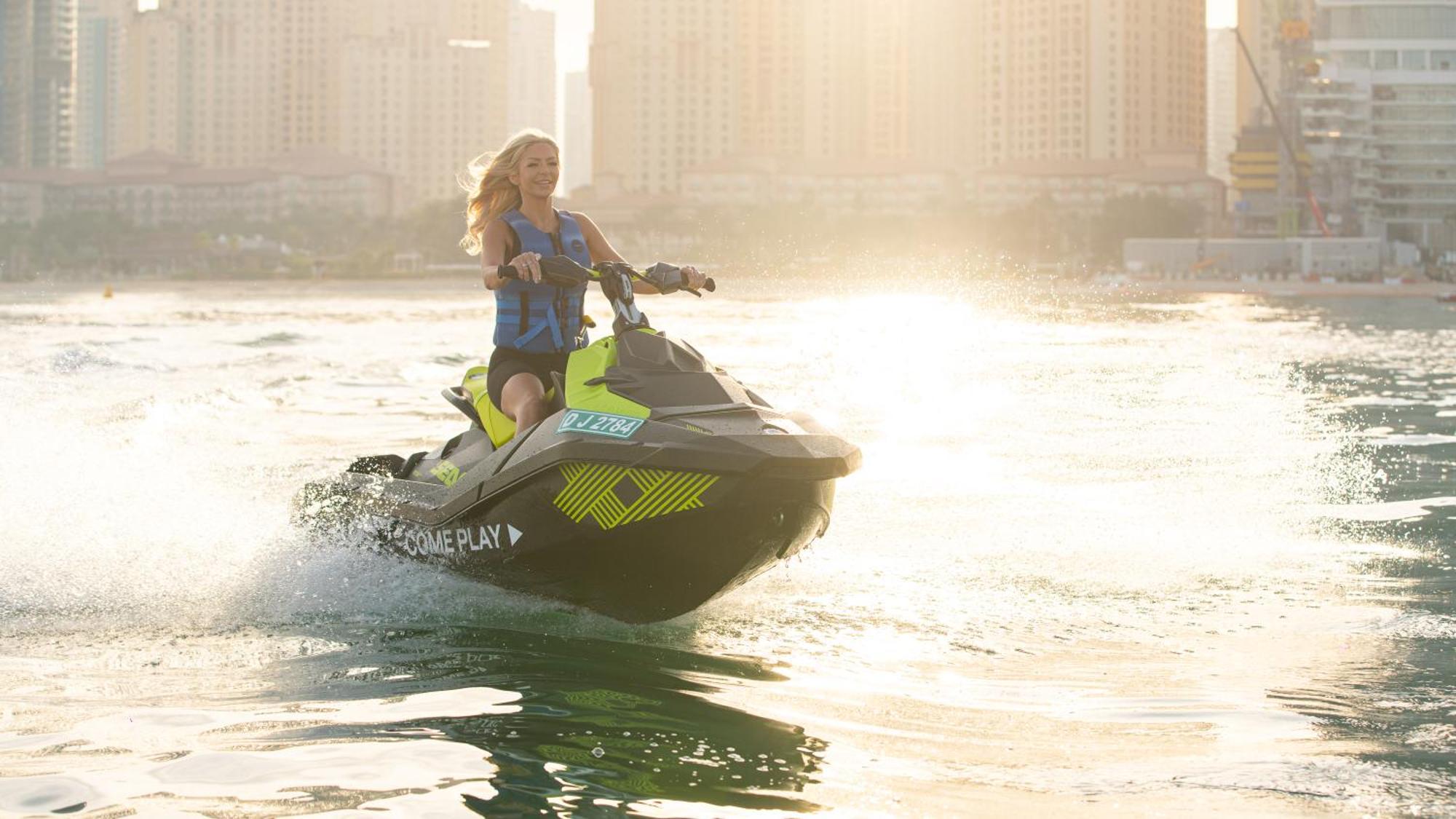 Five Luxe Otel Dubai Dış mekan fotoğraf A woman riding a personal watercraft