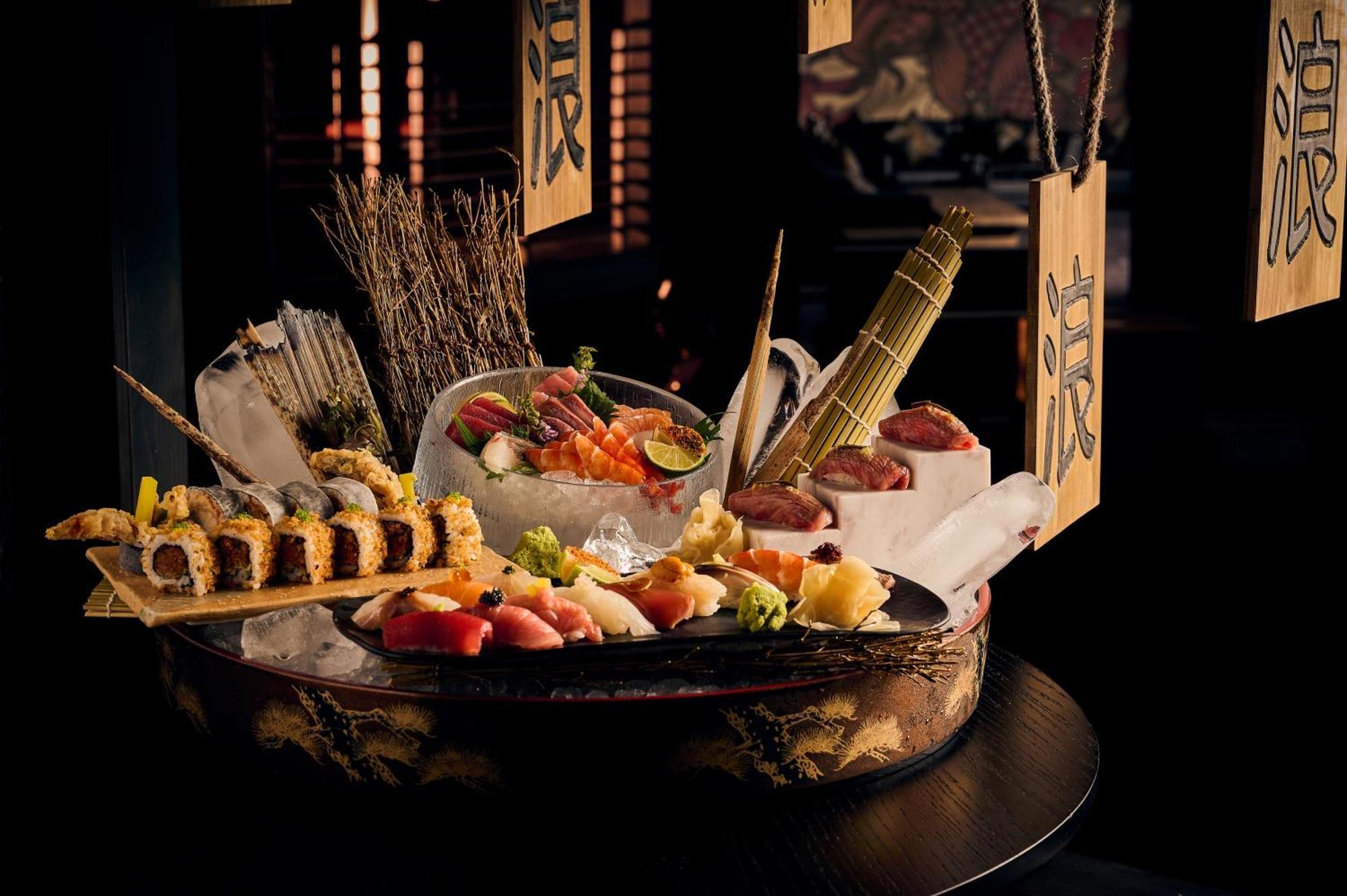 Five Luxe Otel Dubai Dış mekan fotoğraf A sashimi platter