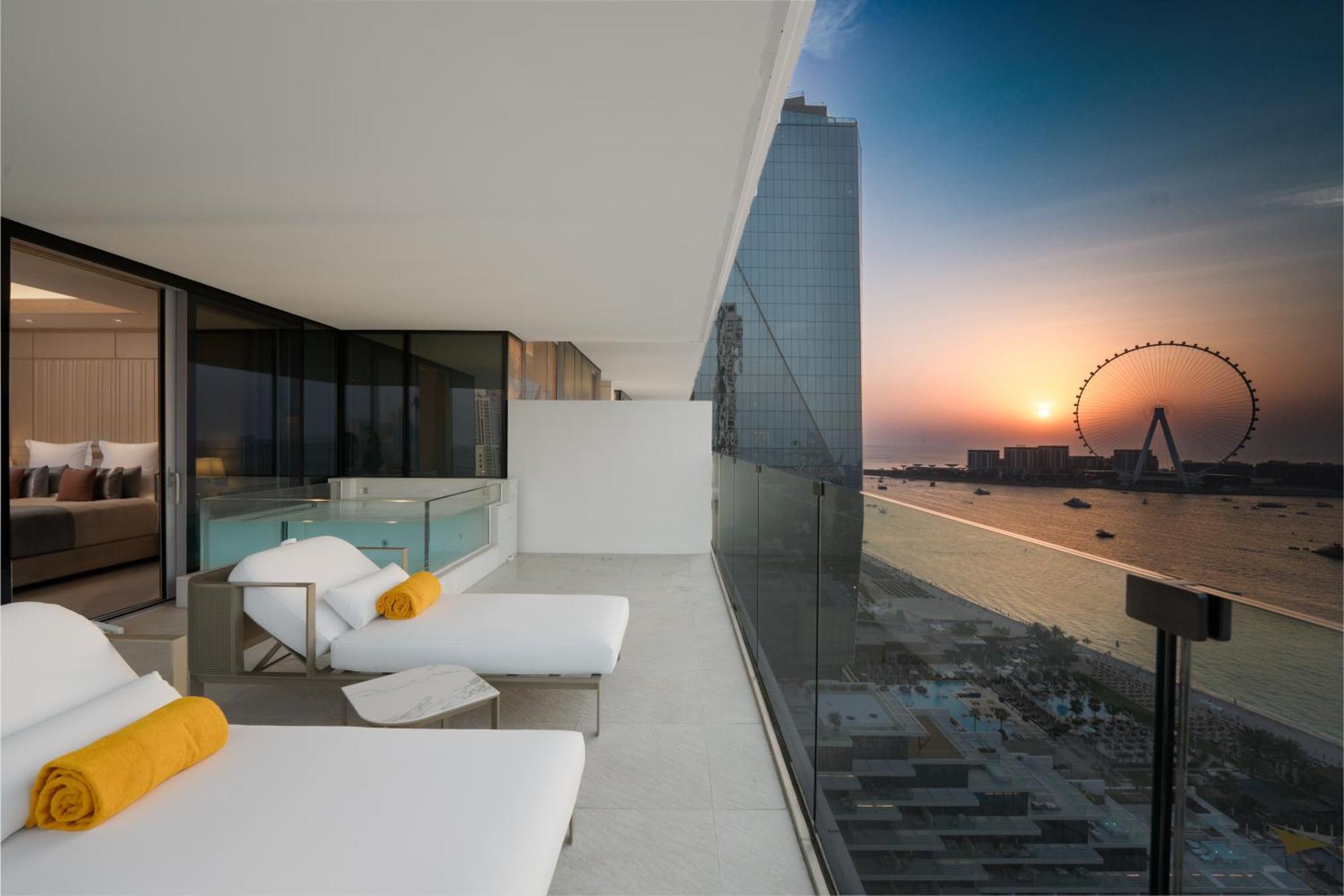 Five Luxe Otel Dubai Dış mekan fotoğraf View of the Dubai Eye from the hotel