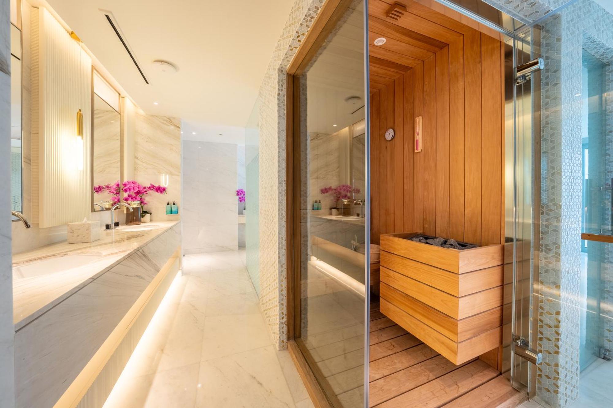 Five Luxe Otel Dubai Dış mekan fotoğraf Sauna at The Spa at The Atlantis