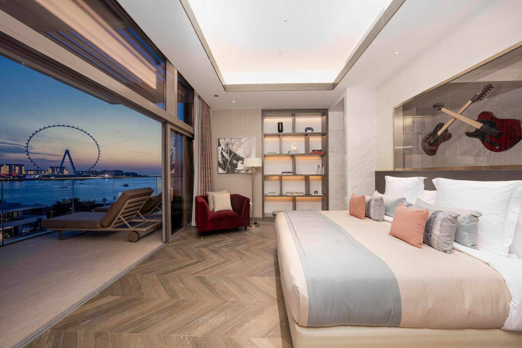 Five Luxe Otel Dubai Dış mekan fotoğraf A bedroom at the hotel
