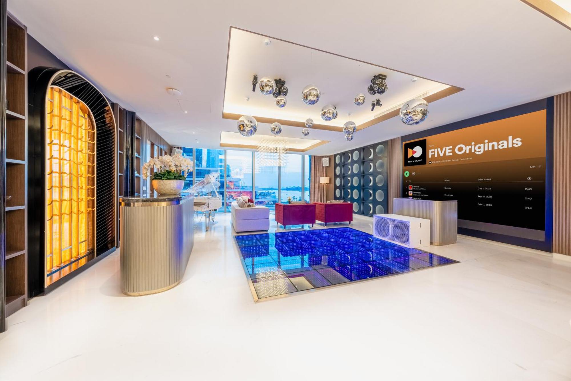 Five Luxe Otel Dubai Dış mekan fotoğraf The FIVB Headquarters in Lausanne