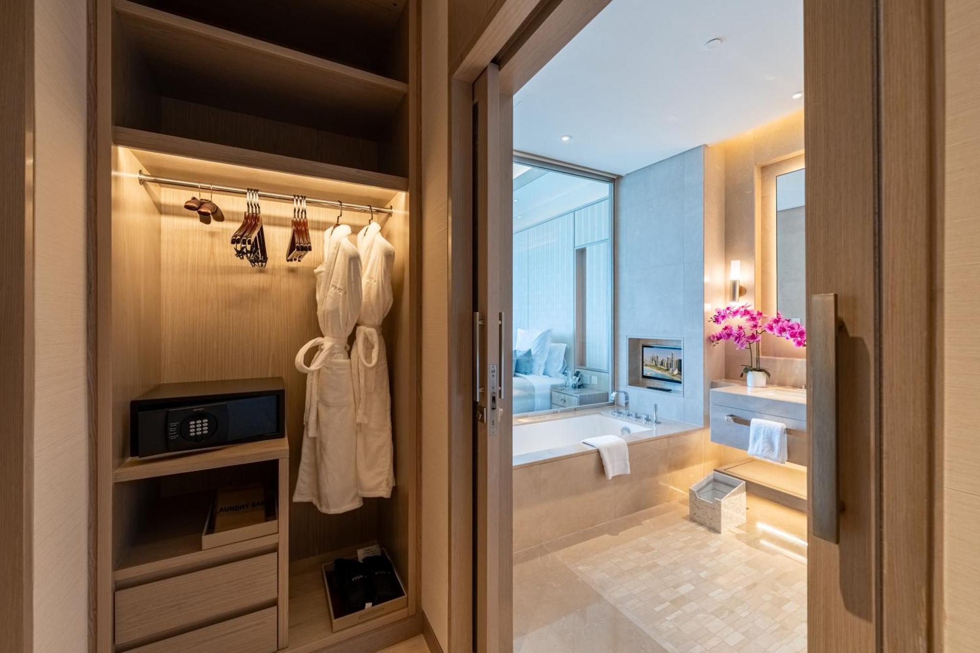 Five Luxe Otel Dubai Dış mekan fotoğraf Bathroom