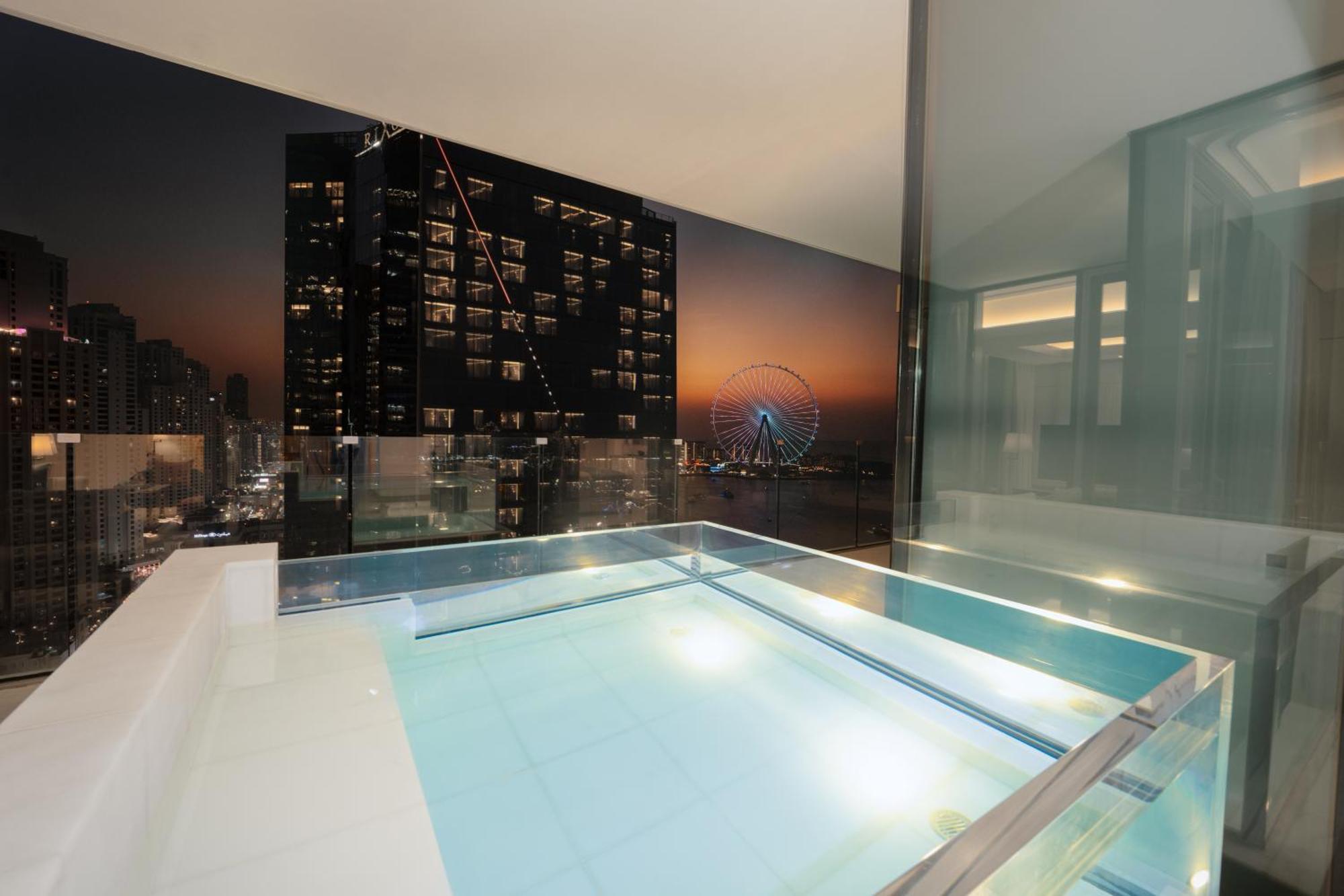 Five Luxe Otel Dubai Dış mekan fotoğraf Sky Pool