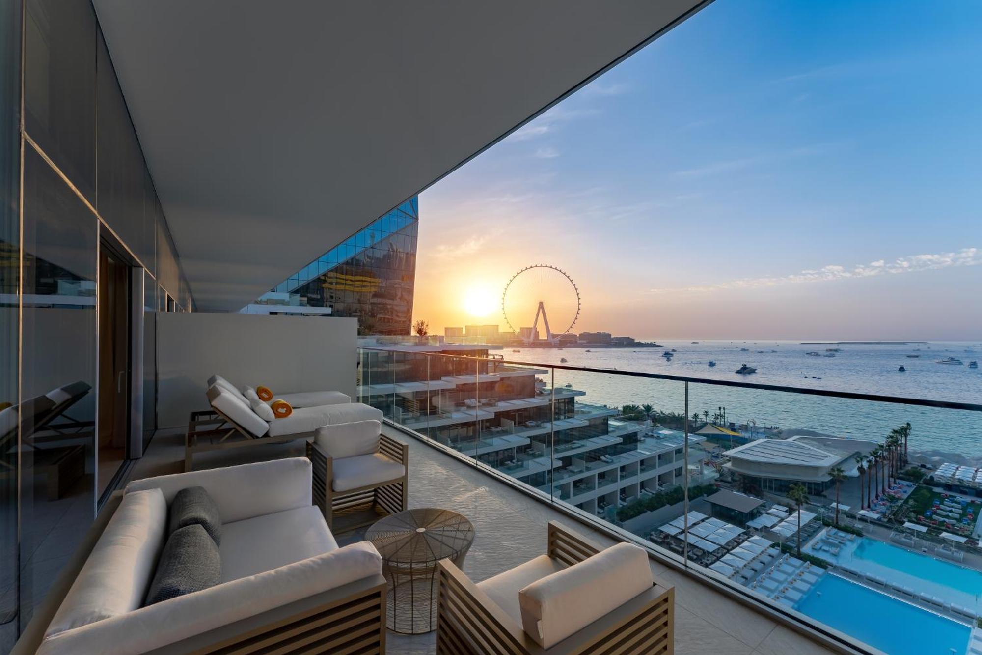 Five Luxe Otel Dubai Dış mekan fotoğraf View of the Palm Jumeirah from the hotel